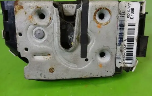 Dodge Caliber Front door lock 04589416AE