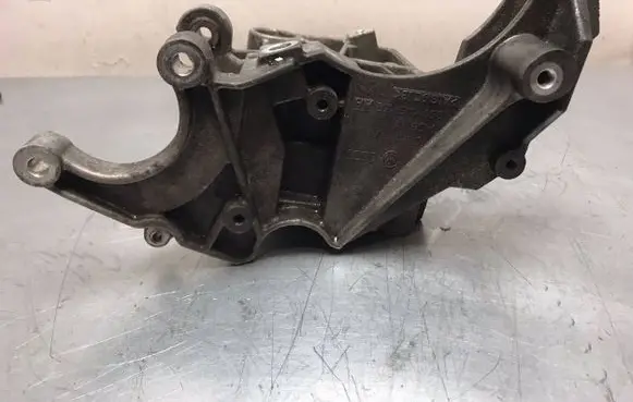 Audi Q7 4M Power steering pump mounting bracket 059145169AA