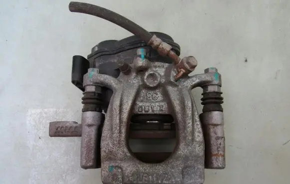 Nissan Leaf II (ZE1) Rear brake caliper 440105SA0A