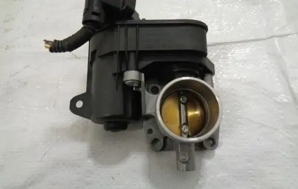 Peugeot 108 Throttle body valve 9842632980