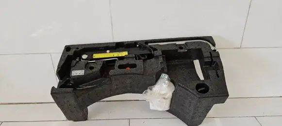 Volkswagen PASSAT B6 Tool box 3C5012115D