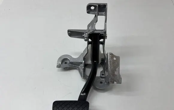 Porsche Cayenne (9Y0 9Y3) Brake pedal 4M1723117E