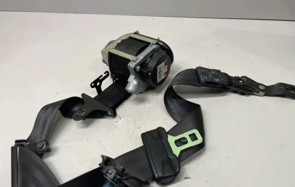 Volvo V60 Front seatbelt 39818841 616155700