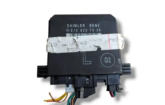 Mercedes-Benz E W210 Door control unit/module 2108207526