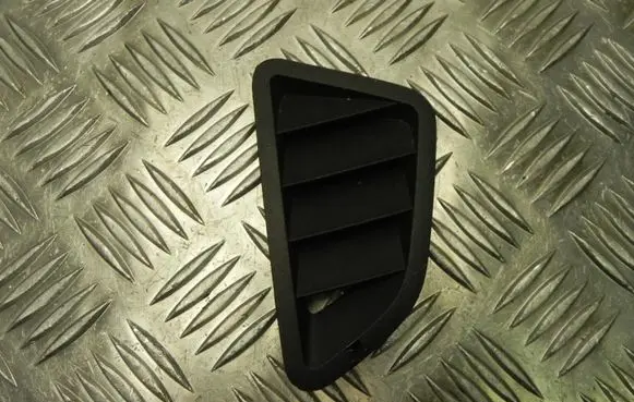 Rear air vent grill