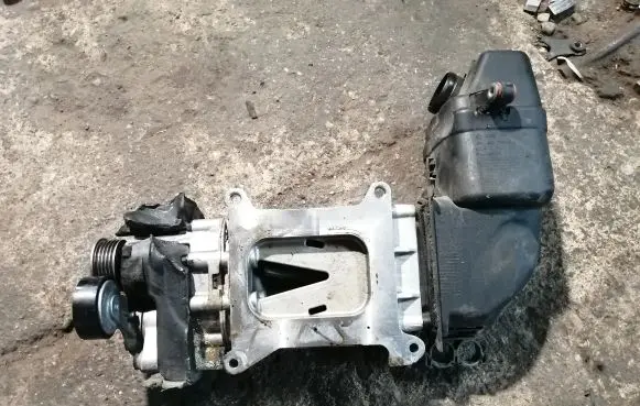 Volkswagen Golf V Supercharger 03C115601B