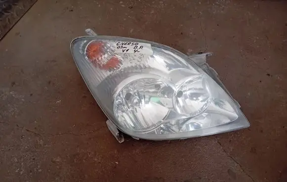 Toyota Corolla Verso E121 Headlight/headlamp