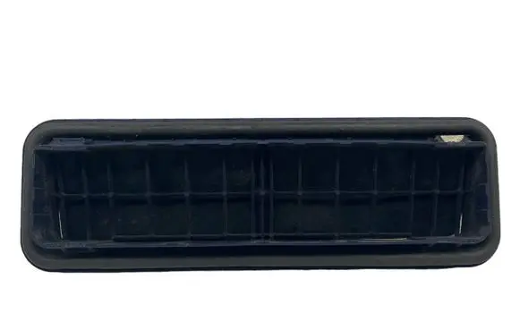 Quarter panel pressure vent