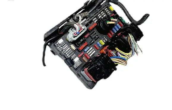 Peugeot 3008 I Fuse module 9664705980