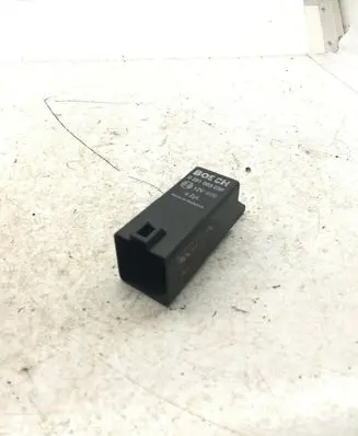 Volkswagen PASSAT B6 Glow plug pre-heat relay 0281003038 038907281D