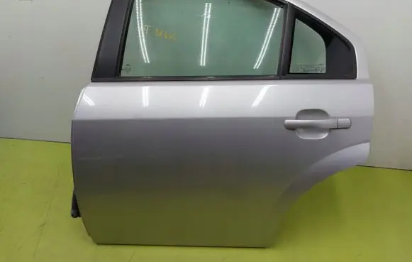 Ford Mondeo Mk III Rear door STARDUSTSILVER
