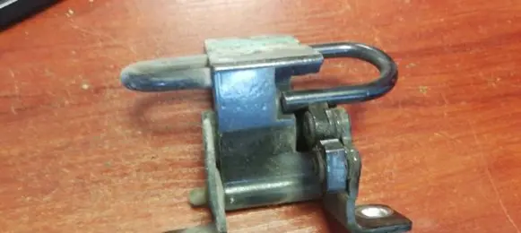 Audi A4 S4 B5 8D Rear door lower hinge 4A0833412A