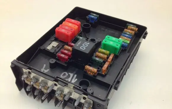 Volkswagen Golf Plus Fuse box set 1K0937125A