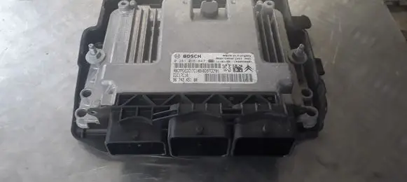 Citroen C3 Engine control unit/module 0281015847