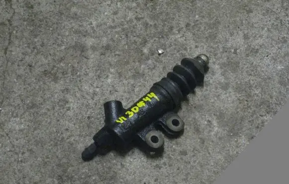 Honda Civic Clutch slave cylinder 