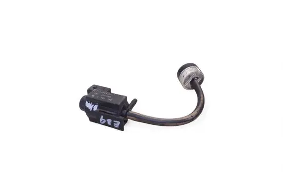 BMW 5 E39 Turbo solenoid valve 72234100