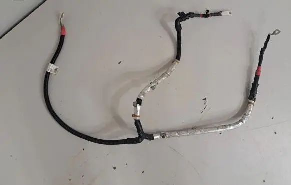 Positive cable (battery)