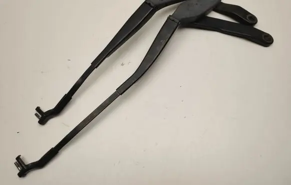 Mercedes-Benz CLS C218 X218 Front wiper blade arm A2188200444