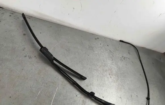 Volvo C40 Front wiper blade arm 31457316