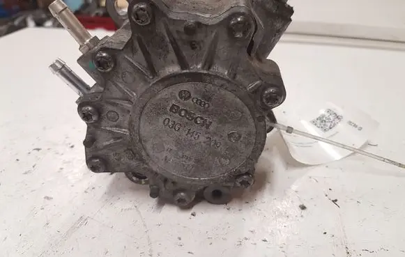 Volkswagen Golf V Vacuum pump 03G145209