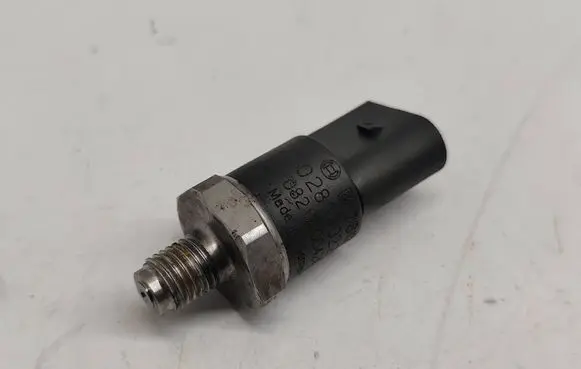 Mercedes-Benz A W168 Fuel pressure sensor A0041531528 0041531528 0281002239