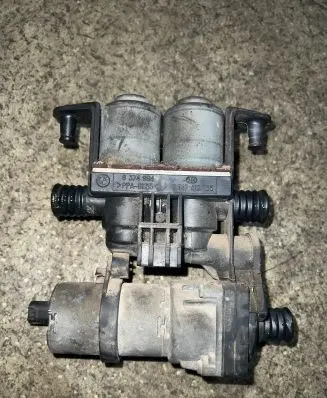 BMW 5 E39 Coolant heater control valve 8374994