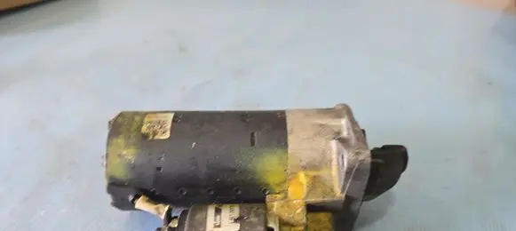 Opel Zafira B Starter motor LRT00199