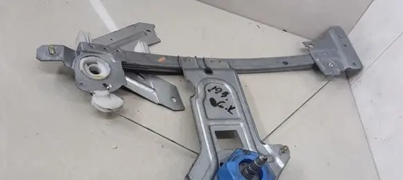 Rear door manual window regulator