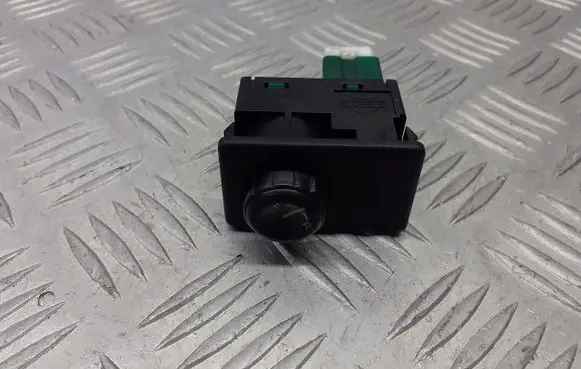 Nissan Primera Wing mirror switch