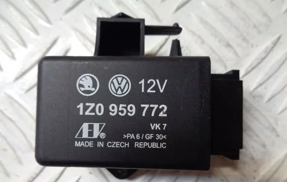 Skoda Octavia Mk2 (1Z) Seat heating relay 