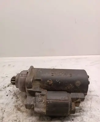 Volkswagen Golf IV Starter motor 1005821744