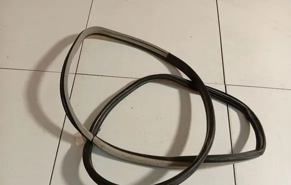 Opel Vectra C Rubber seal front coupe door 