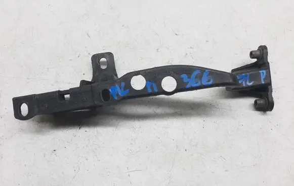 Volkswagen Touareg I Fender mounting bracket 7L0805734