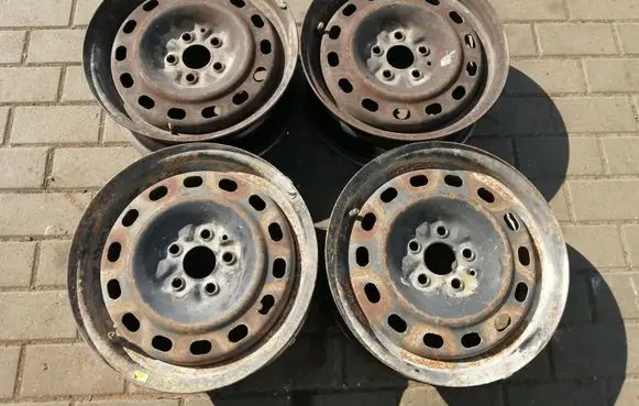 Chrysler PT Cruiser R15 steel rim 