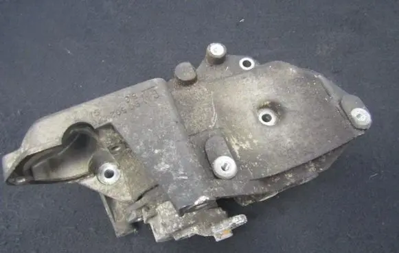 Opel Vectra B Engine mounting bracket 90502770