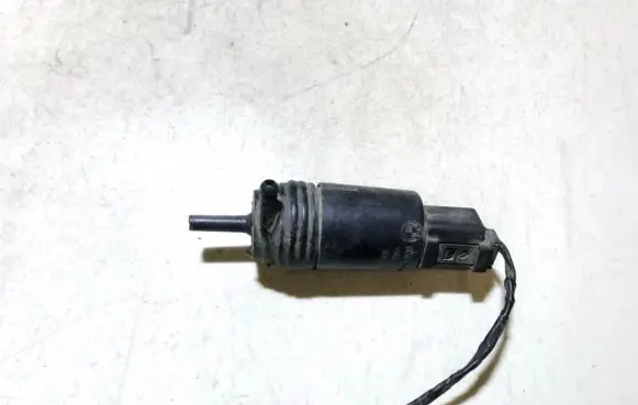 BMW 5 E39 Windscreen/windshield washer pump 67128377612 6712-8377612