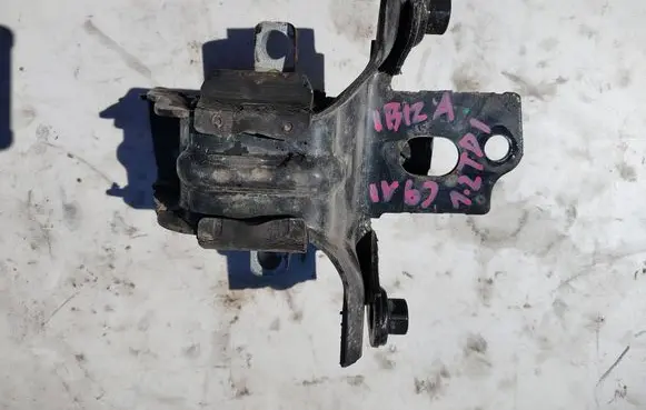 Seat Ibiza IV (6J,6P) Gearbox mounting bracket 