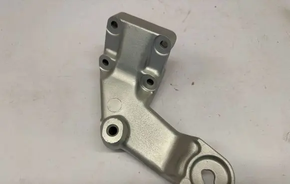 Mercedes-Benz 380 560SEC C126 Engine mounting bracket 1162235004