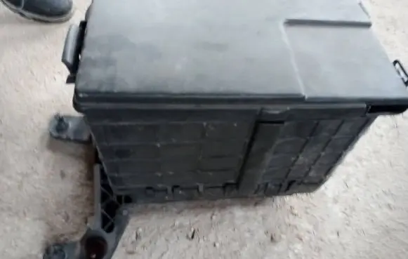 Audi A3 S3 8P Battery box tray 1k0915333b