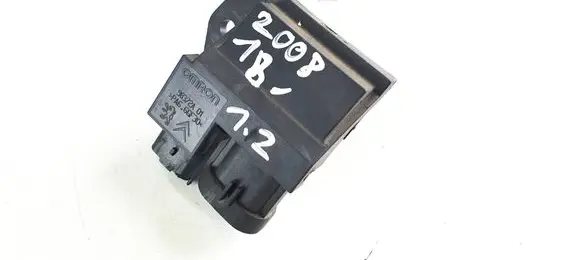 Peugeot 2008 I Coolant fan relay 98278700800 9827870080