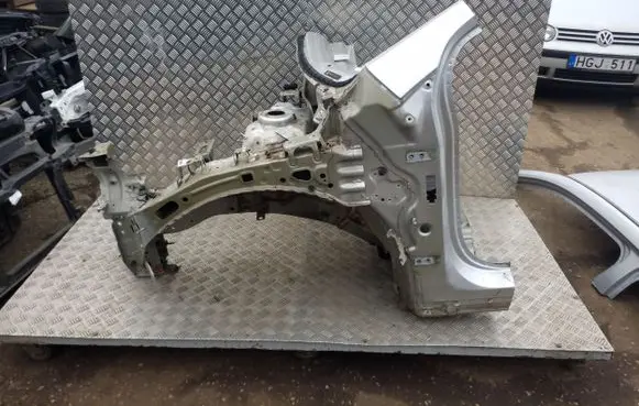 Opel Ampera Front quarter panel 