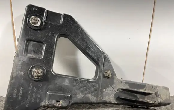 Audi A6 S6 C6 4F Front bumper mounting bracket 4F0807227 13672