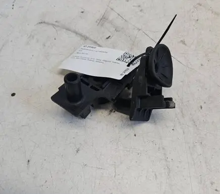 Radiator mount bracket