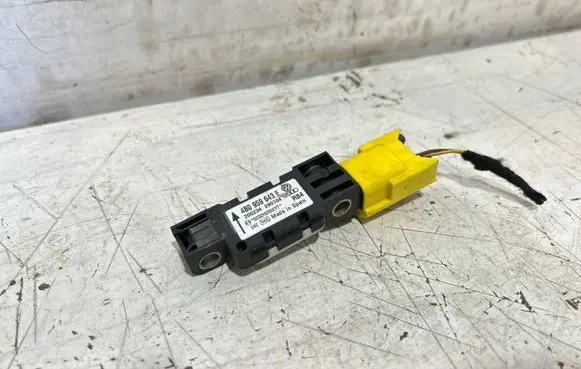 Volkswagen Touareg I Airbag deployment crash/impact sensor 4B0959643E