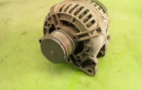 Volkswagen Sharan Generator/alternator 028903028E120A