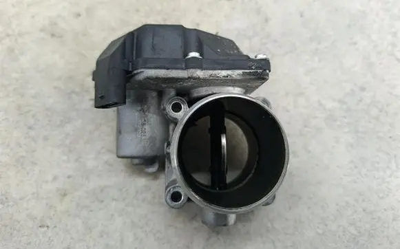 KIA Carens III Throttle body valve 580253