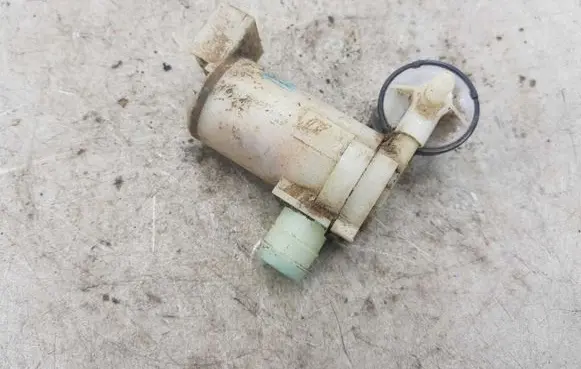 Nissan X-Trail T31 Windscreen/windshield washer pump MC212 2224655A
