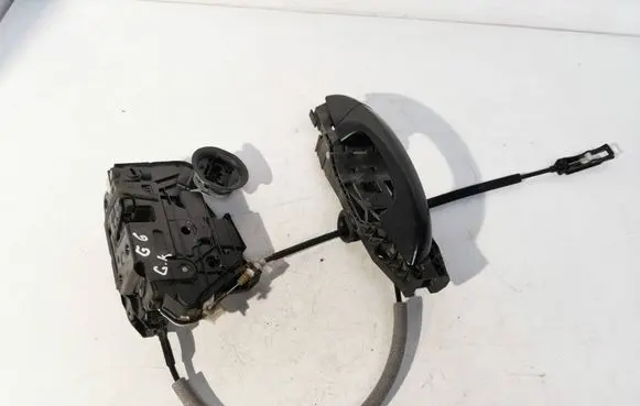 Volkswagen Golf VI Rear door lock 5K4839015H