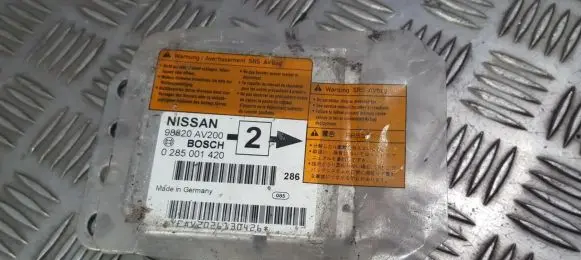 Nissan Primera Airbag control unit/module 98820av200 0285001420
