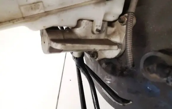Volvo V50 Master brake cylinder